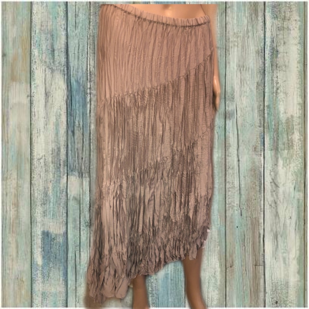 Crimped skirt